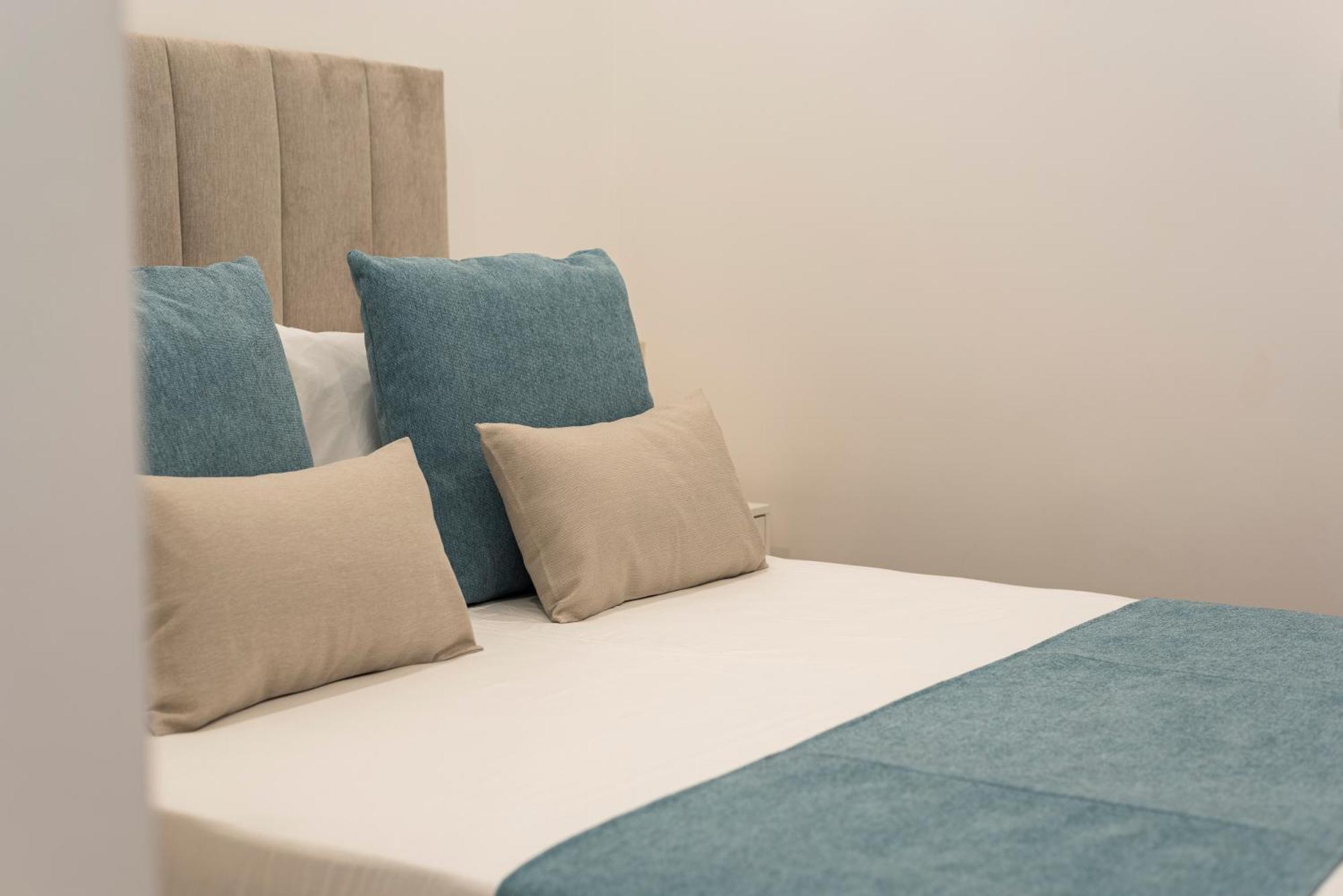 Madalena Hostel E Suites Фару Экстерьер фото