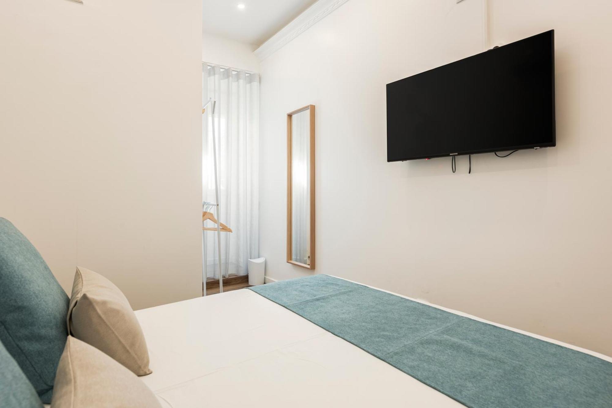 Madalena Hostel E Suites Фару Экстерьер фото