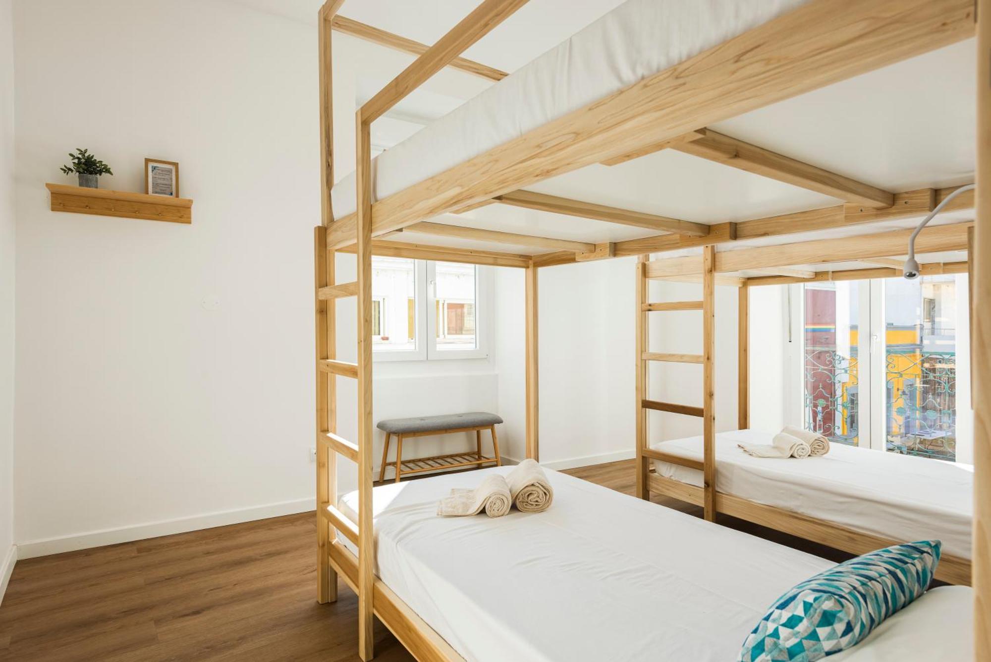 Madalena Hostel E Suites Фару Экстерьер фото
