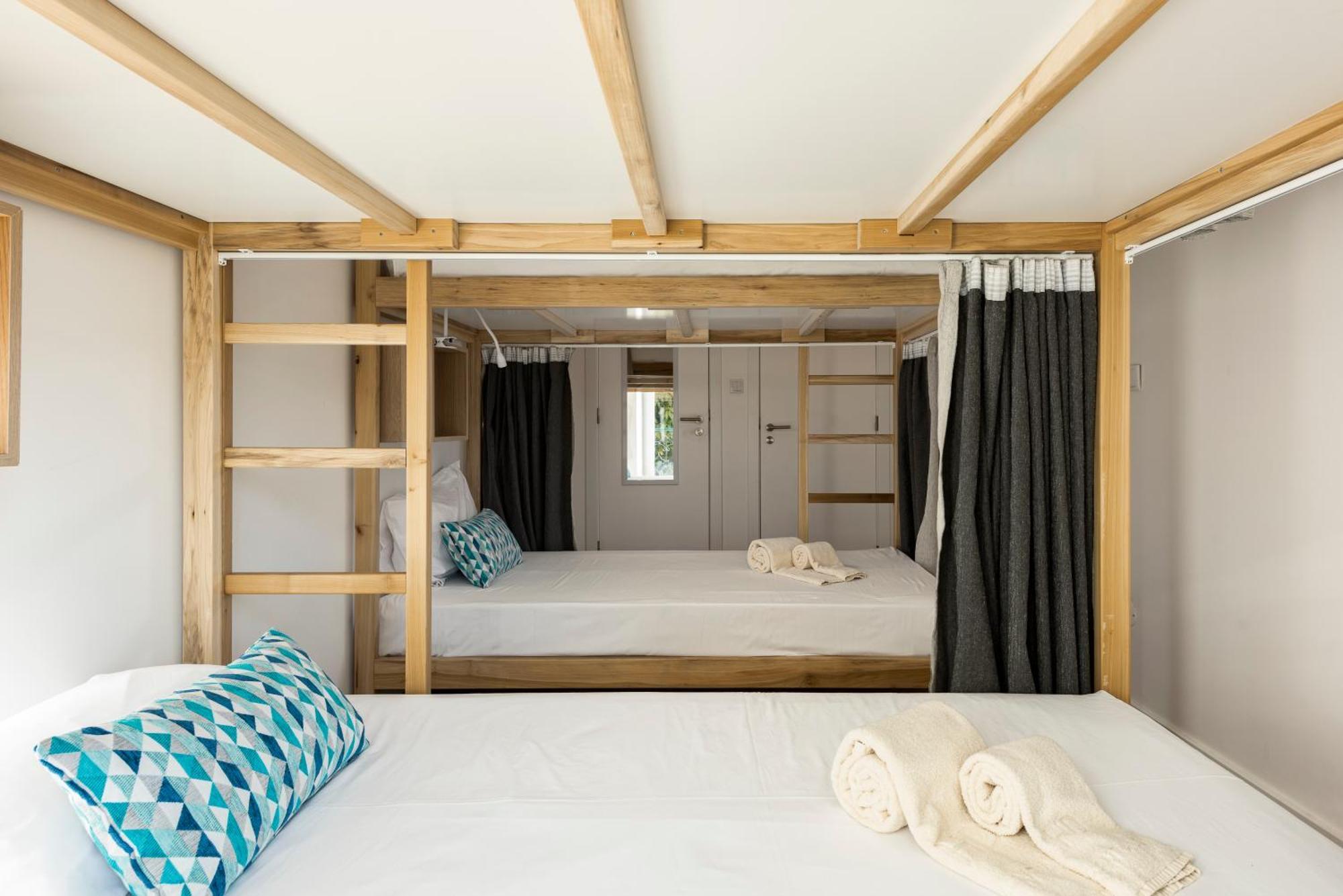 Madalena Hostel E Suites Фару Экстерьер фото