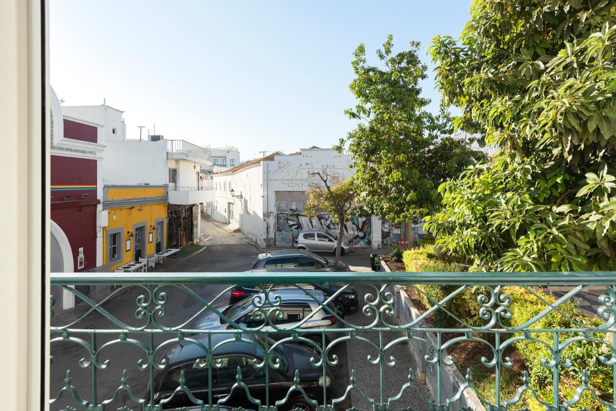 Madalena Hostel E Suites Фару Экстерьер фото