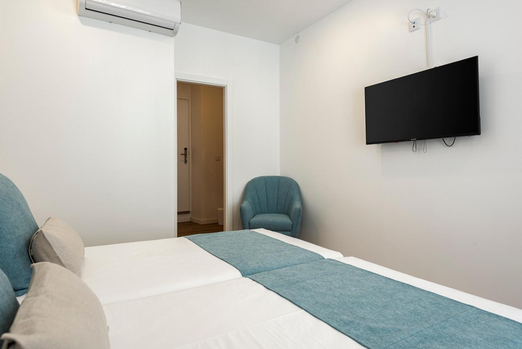 Madalena Hostel E Suites Фару Экстерьер фото