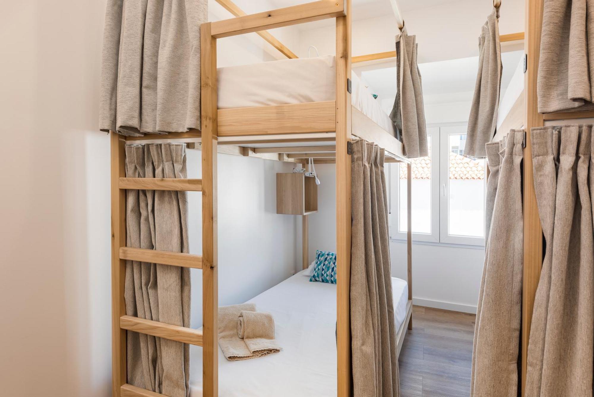Madalena Hostel E Suites Фару Экстерьер фото