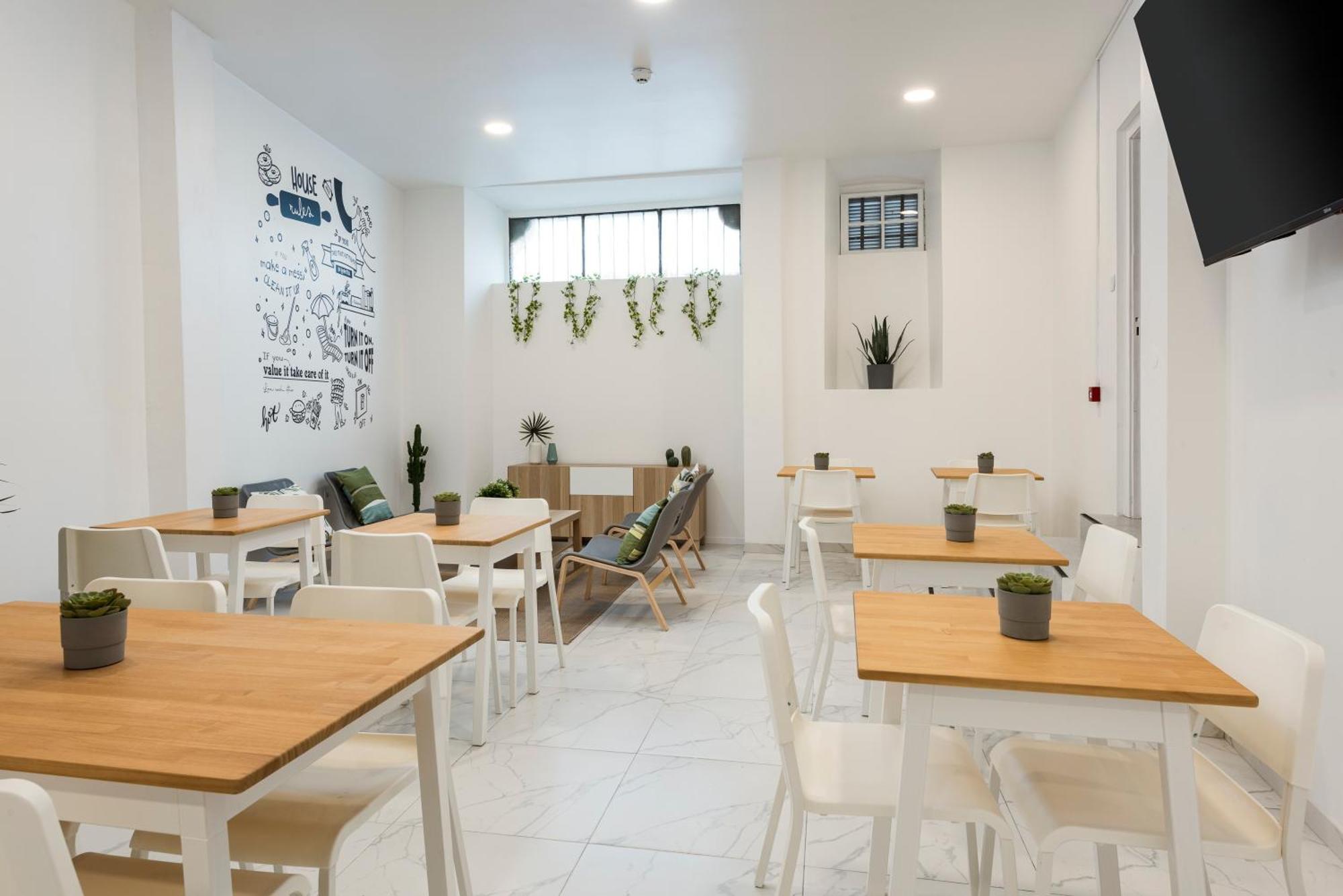 Madalena Hostel E Suites Фару Экстерьер фото